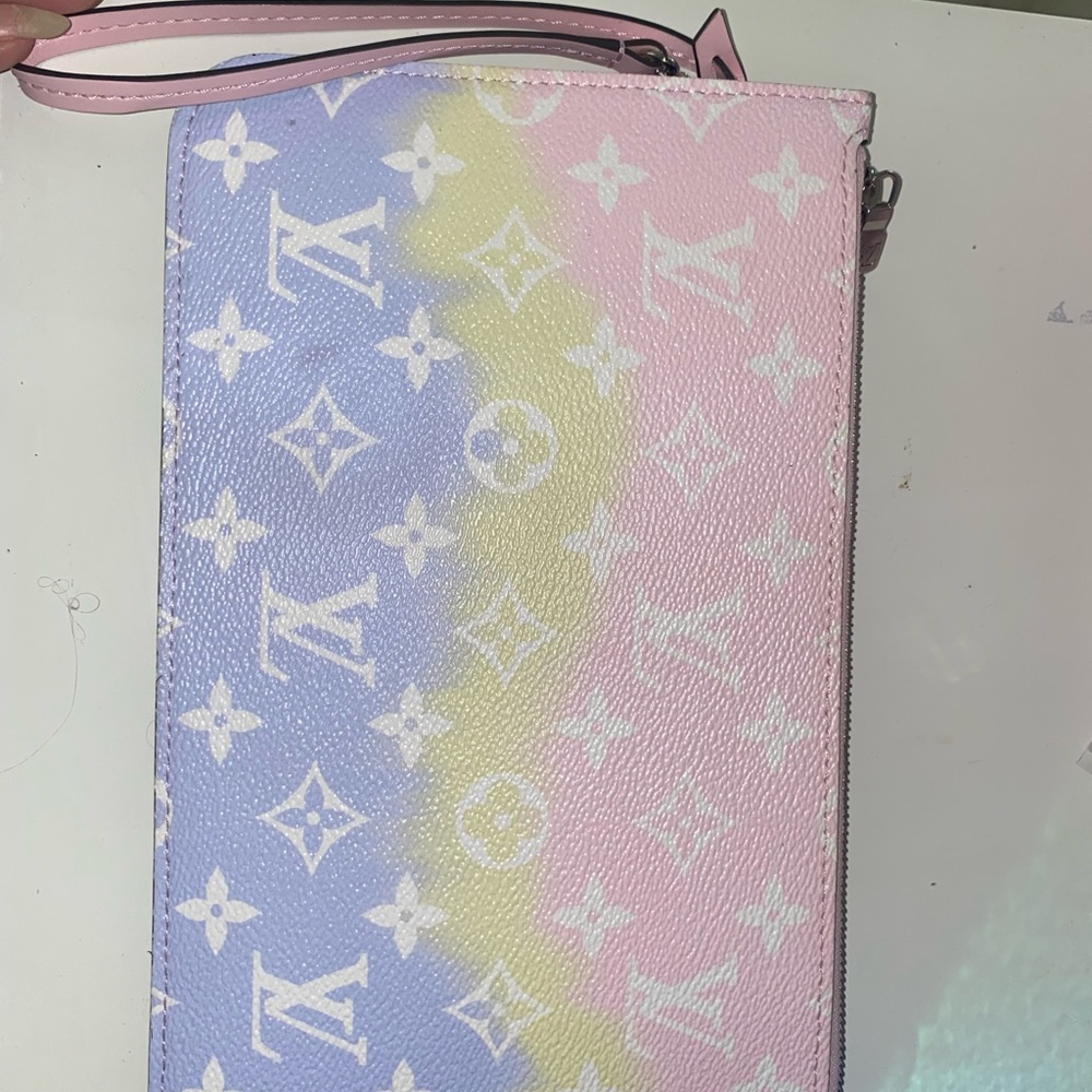 Louis Vuitton Pastel Pink Escale Pochette / Clutch